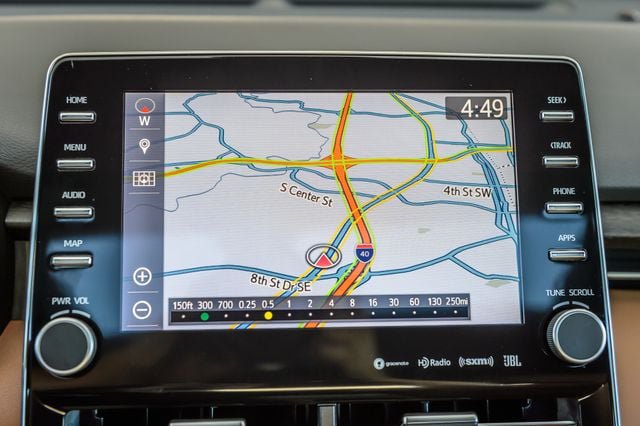 Used 2019 Toyota Avalon Limited FWD image 32