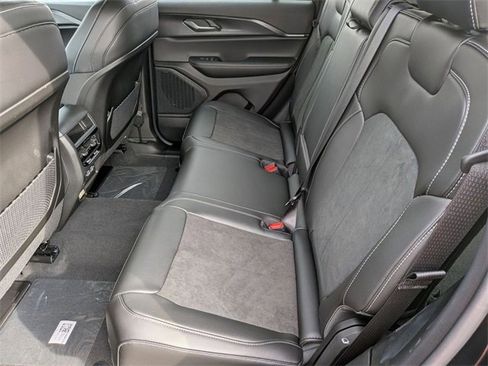 New 2025 Jeep Grand Cherokee Altitude image 27