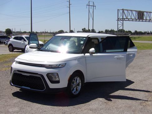 Used 2022 Kia Soul LX w/ Technology Package FWD image 23