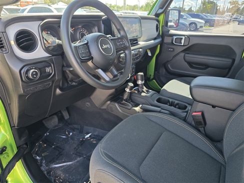 Used 2025 Jeep Gladiator Sport image 21