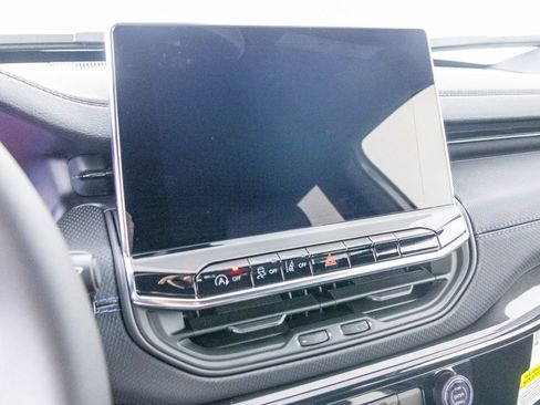 New 2026 Jeep Compass Latitude image 21