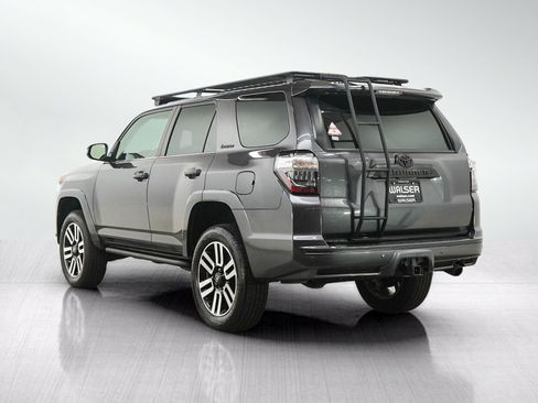 Used 2022 Toyota 4Runner Limited AWD/4WD image 3
