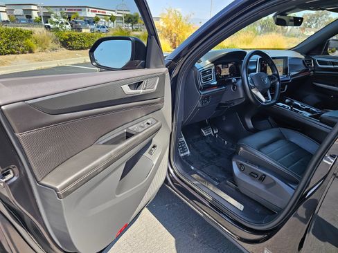 Used 2025 Volkswagen Atlas Cross Sport SEL R-Line AWD/4WD image 15