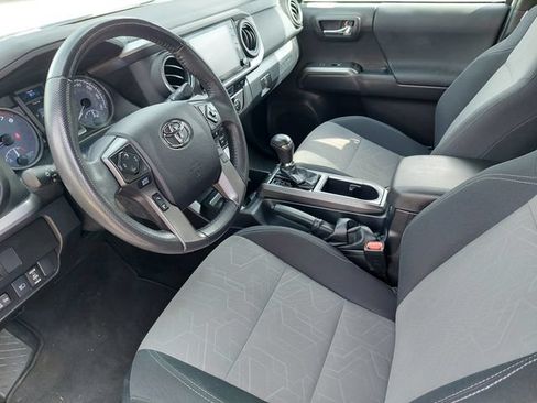 Certified 2022 Toyota Tacoma TRD Off-Road w/ Technology Package AWD/4WD image 9