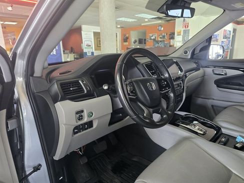 Used 2019 Honda Pilot Touring image 8