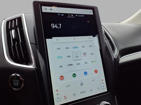 Used 2022 Ford Edge Titanium image 5