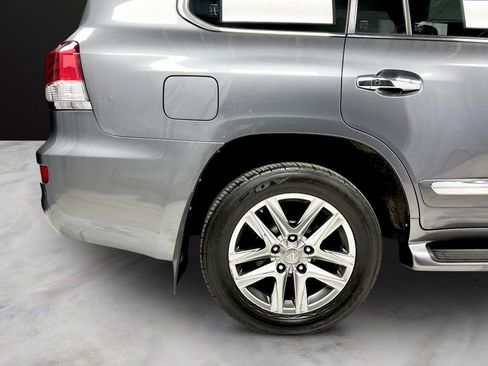 Used 2015 Lexus LX 570 4WD w/ Luxury Package image 10