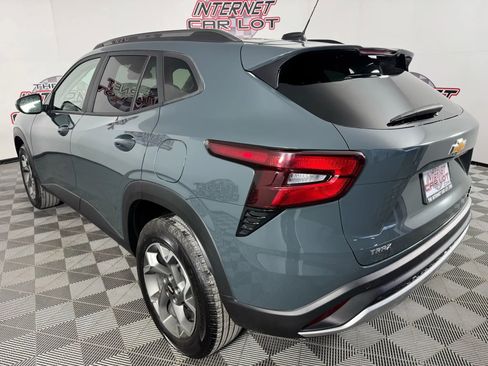 Used 2025 Chevrolet Trax LT w/ Driver Confidence Package image 26