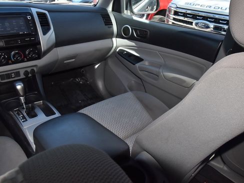 Used 2014 Toyota Tacoma PreRunner w/ SR5 Package image 17