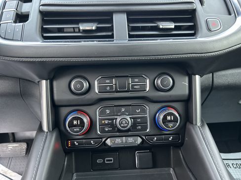 Used 2023 Chevrolet Suburban Z71 w/ Luxury Package image 18