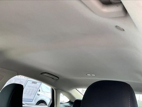 Used 2020 Ford Fusion SE image 12