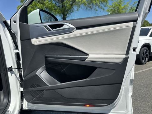 New 2026 Volkswagen Taos SE image 30