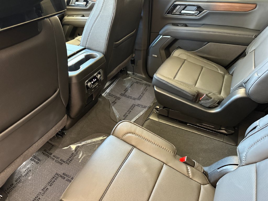 New 2026 GMC Yukon Denali w/ Denali Reserve Package AWD/4WD image 12