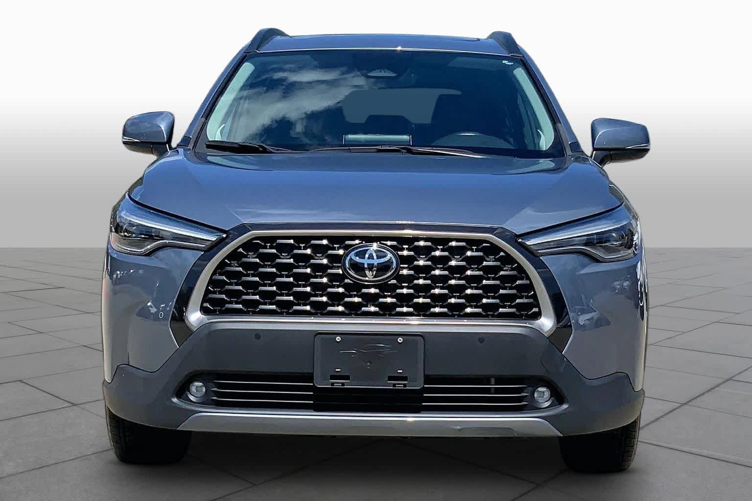 Used 2023 Toyota Corolla Cross XLE w/ Convenience Package AWD/4WD image 4