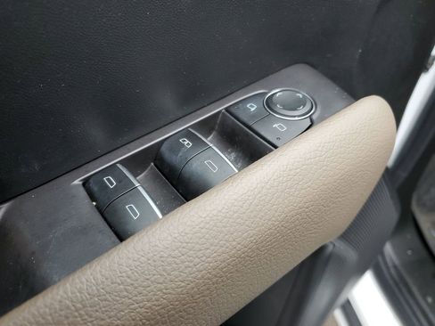 Used 2024 GMC Canyon Denali image 24