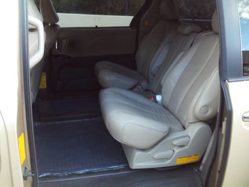 Used 2011 Toyota Sienna XLE image 11