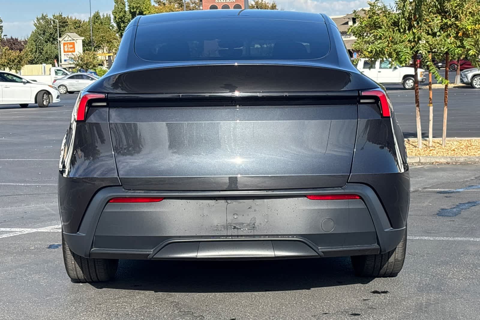 Used 2026 Tesla Model Y 2WD image 7