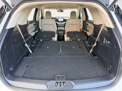 Used 2022 Ford Explorer XLT w/ Equipment Group 202A AWD/4WD image 23