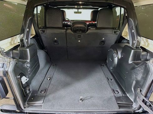 Used 2022 Jeep Wrangler Unlimited Rubicon w/ Cold Weather Group image 14