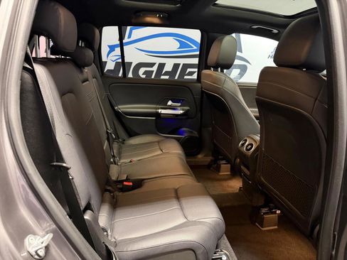 Used 2020 Mercedes-Benz GLB 250 4MATIC w/ Premium Package image 24