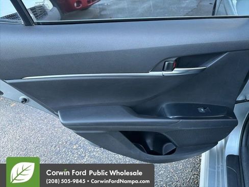 Used 2019 Toyota Camry SE image 28