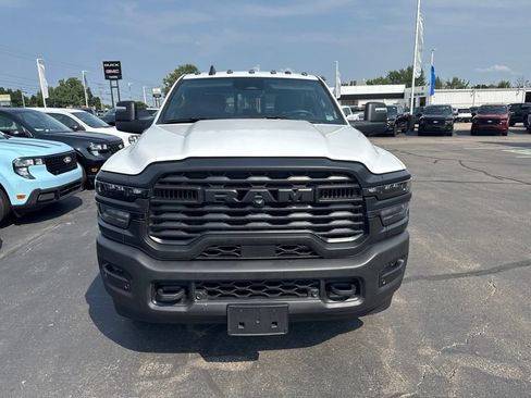 Used 2026 RAM 2500 Tradesman AWD/4WD image 2