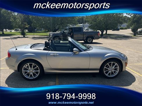 Used 2012 MAZDA MX-5 Miata Sport RWD image 2