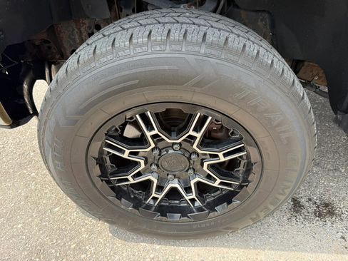 Used 2014 Ford F150 XLT w/ Equipment Group 302A Luxury AWD/4WD image 9