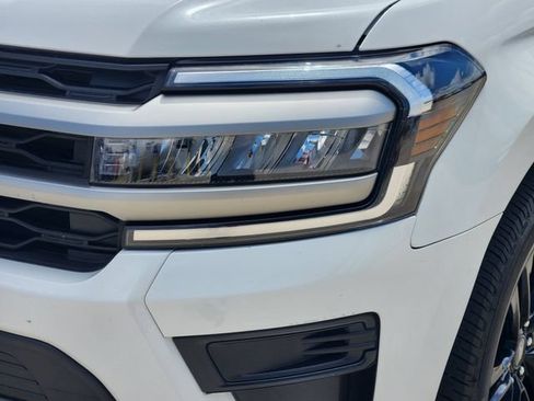 Used 2023 Ford Expedition XLT RWD image 9
