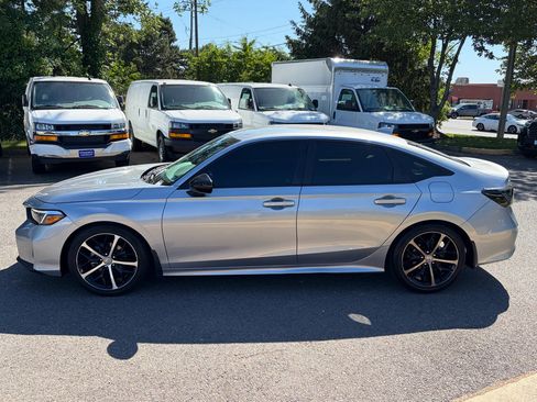Used 2025 Honda Civic Sport image 4
