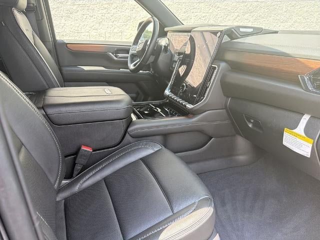 Used 2025 GMC Yukon Denali w/ Sun & Power Step Package AWD/4WD image 14
