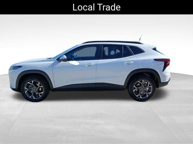 Used 2025 Chevrolet Trax LT w/ Driver Confidence Package FWD image 2