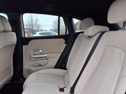 Used 2025 Mercedes-Benz GLA 250 image 22