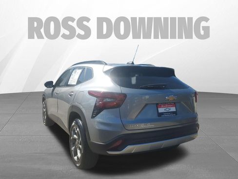 Used 2024 Chevrolet Trax LT w/ Driver Confidence Package image 6