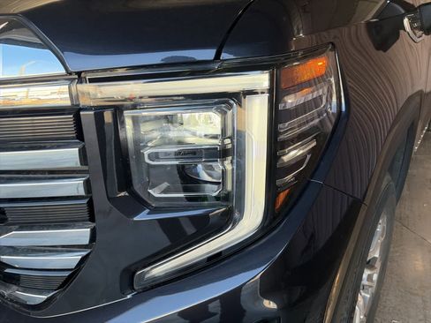 Used 2025 GMC Sierra 1500 SLT image 2