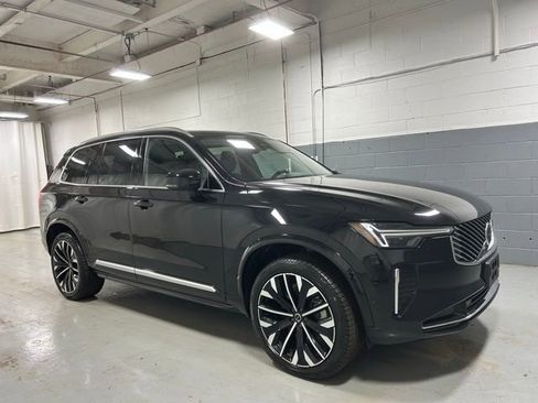 Used 2025 Volvo XC90 B5 Plus AWD/4WD image 4