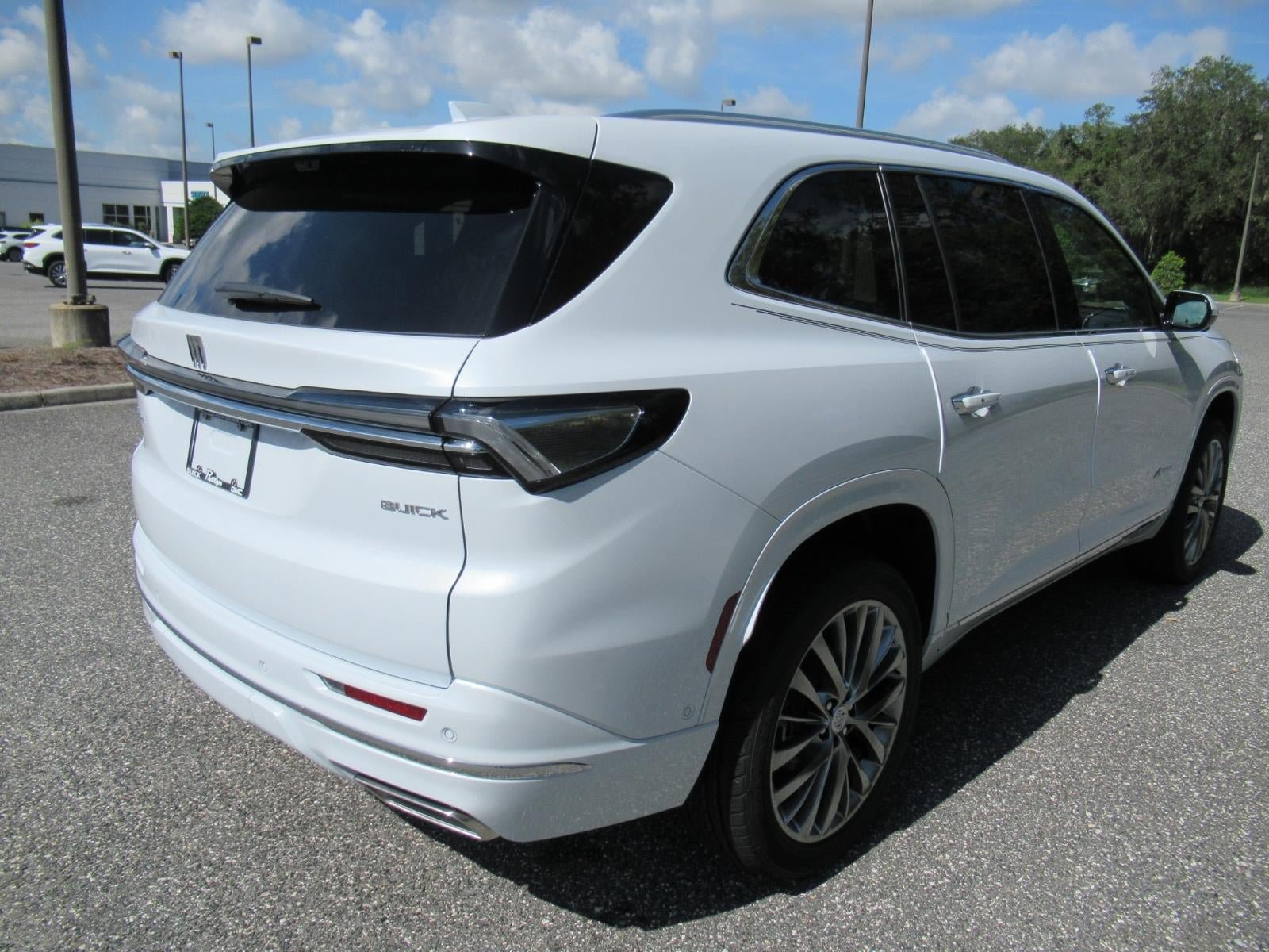 New 2026 Buick Enclave Avenir w/ Super Cruise Package FWD image 8