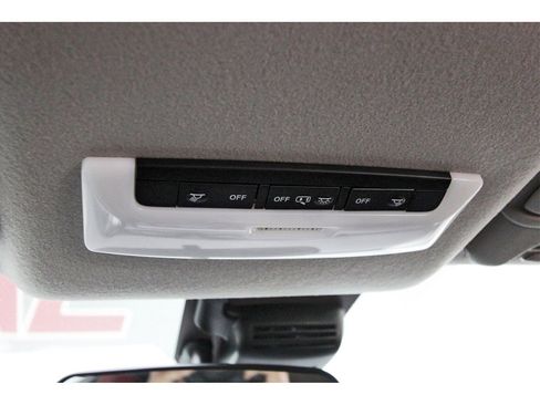 Used 2025 Nissan Versa S w/ Trunk Package image 25