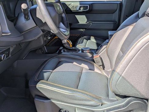 Used 2024 Ford Bronco Badlands image 15