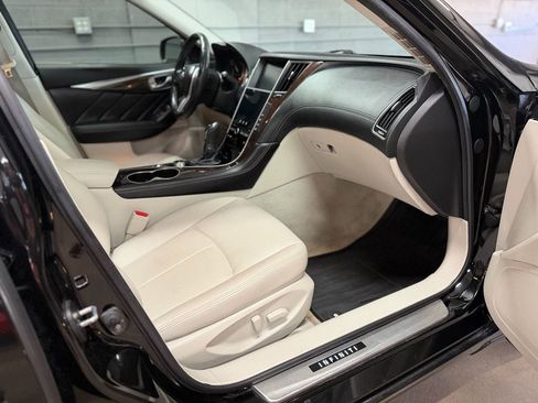Used 2019 INFINITI Q50 Luxe w/ Essential Package (3.0T Luxe) AWD/4WD image 24