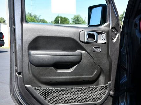 Used 2023 Jeep Gladiator Rubicon w/ Trailer Tow Package AWD/4WD image 15