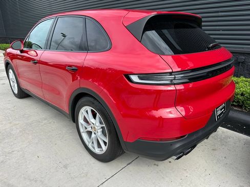 Certified 2025 Porsche Cayenne S AWD/4WD image 3