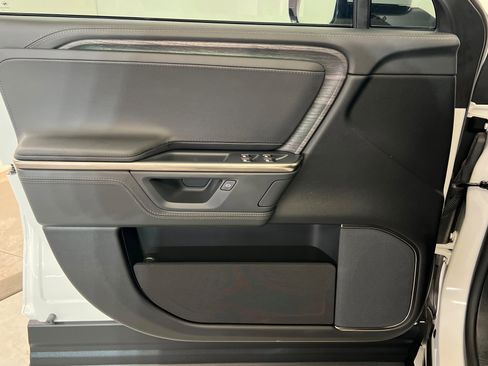 Used 2025 Rivian R1S Adventure image 15