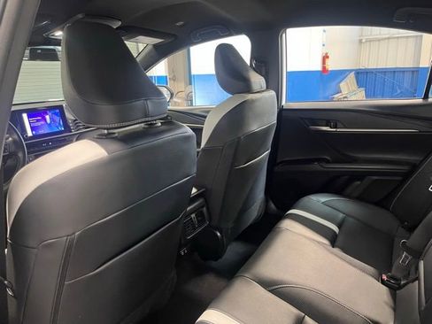 Used 2025 Toyota Camry SE image 17