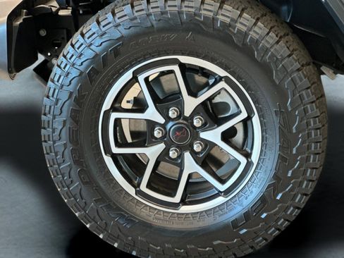 New 2025 Jeep Gladiator Rubicon w/ Convenience Group image 20