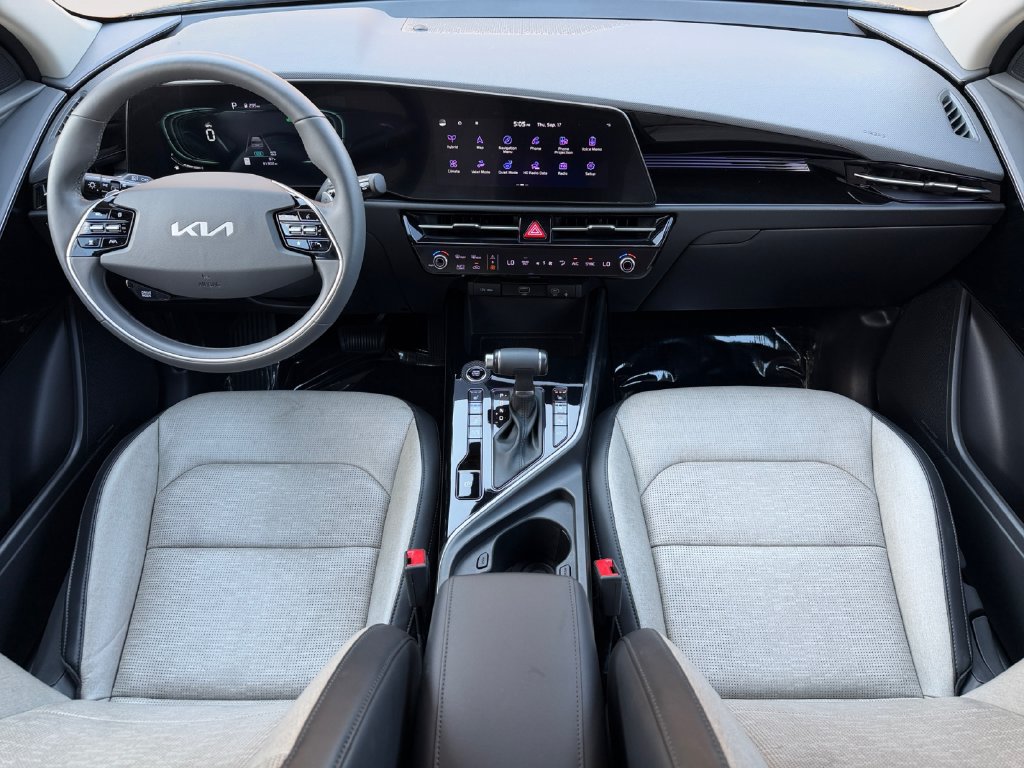 Used 2023 Kia Niro FWD image 16