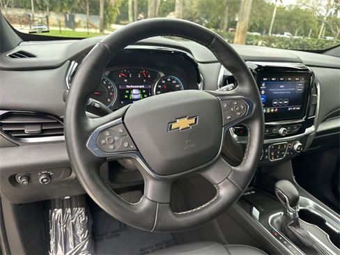 Used 2023 Chevrolet Traverse LT image 11