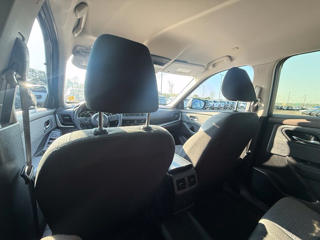 Used 2023 Nissan Rogue SV FWD image 27