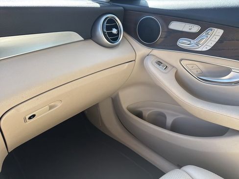 Used 2020 Mercedes-Benz GLC 300 4MATIC image 27