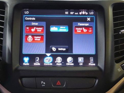 Used 2018 Jeep Cherokee Limited image 22